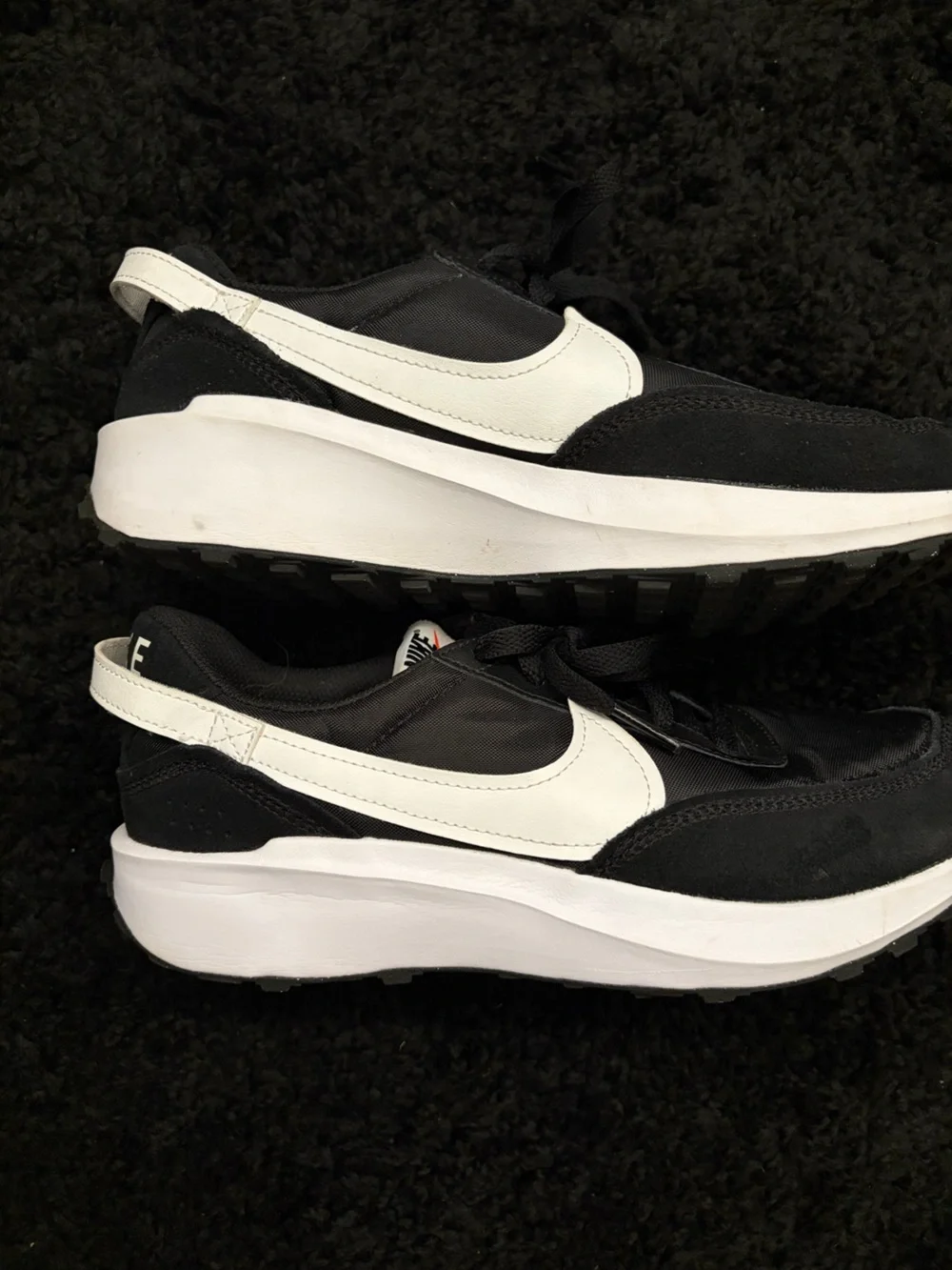 Like NEW - Ladies Nike Size 8